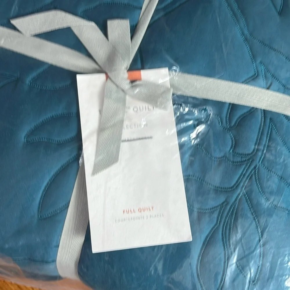 Anthropologie Embroidered Tatiana Quilt Size Full NWT